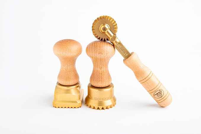 La Gondola Set of 3 Pasta Tools - Square Festooned 1.77x 1.77 in & Round Festooned 1.97in Ravioli Stamps & Pasta Cutter Festooned Wheel | Brass & Natural Wood | Easy to Use | Made in Italy