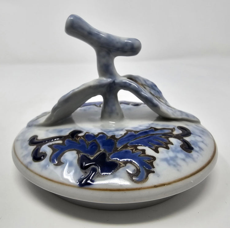 Blue and White Porcelain Tea Canister with Ginger Leaf Lid