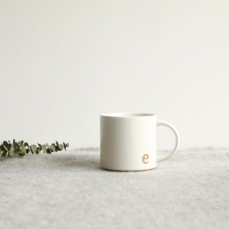 COLLECTIVE HOME - Monogram Ceramic Mugs, 15 oz Golden Initial Coffee Cups, Elegant Alphabet Tea Mugs, Elegant Personalized Mug with Gift Box, Luxurious Cups for Office and Home (e)