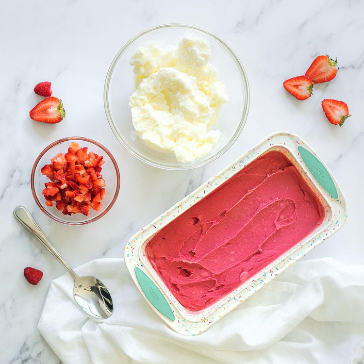 Structure Silicone Loaf Pan with Steel Rim