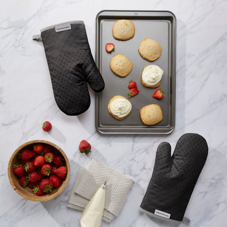 Asteroid Oven Mitt Set (2 Count)