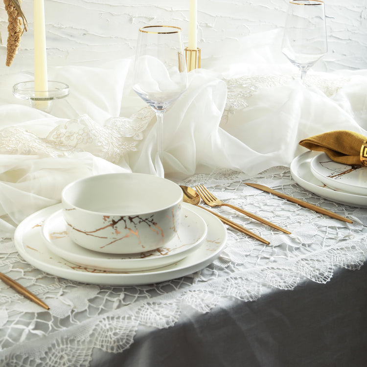 Porcelain 16 Piece Dinnerware set (16 Count)