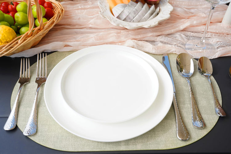 20 Piece Hammered Silverware Set (71.49 Count)