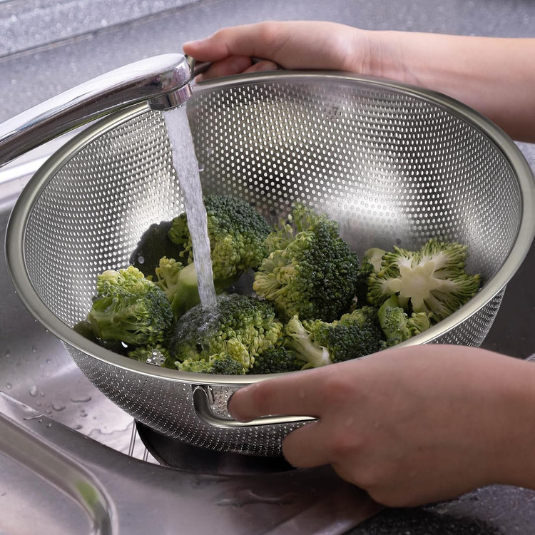 Bokon 3 Pcs Stainless Steel Colander Set Colander Bowl and Sieves 1/3/5 Quart Metal Mesh Strainer Net Basket with Handles Food Spaghetti Strainer for Kitchen Draining Pasta Rinsing(Silver)