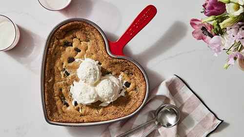Enameled Cast Iron Traditional Heart Skillet