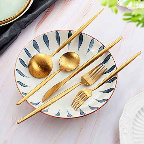 Matte Gold Silverware Set (8 Count)
