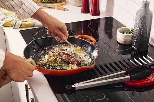 Enameled Cast Iron Signature Round Skillet