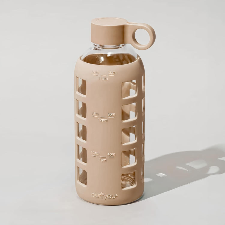 purifyou 40oz / 32oz / 22oz / 12oz Borosilicate Glass Water Bottle with Time & Volume Markers, Silicone Sleeve, Stainless Steel Lid – Reusable Glass Bottle for Water & Juice (22oz Iced Coffee)