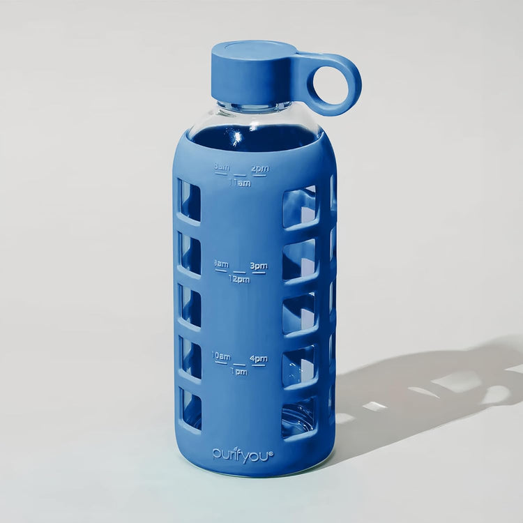 purifyou 40oz / 32oz / 22oz / 12oz Borosilicate Glass Water Bottle with Time & Volume Markers, Silicone Sleeve, Stainless Steel Lid – Reusable Glass Bottle for Water & Juice (22oz Chinese Porcelain)