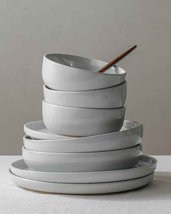 Famiware Milkyway Stoneware Dinnerware Sets with Mugs, Service for 4 (16pcs), Plates and Bowls Sets, Scratch Resistant, Microwave and Dishwasher Safe Dishes Set, Light Gray