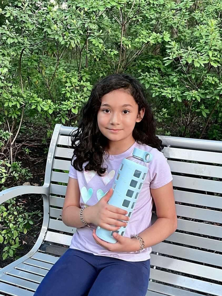 purifyou 40oz / 32oz / 22oz / 12oz Borosilicate Glass Water Bottle with Time & Volume Markers, Silicone Sleeve, Stainless Steel Lid – Reusable Glass Bottle for Water & Juice (32oz Ice Blue)