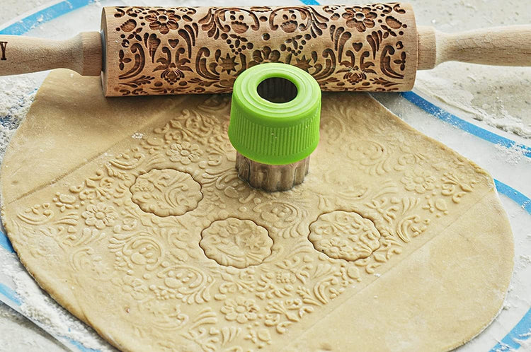Christmas Wooden Rolling Pin for Baking Engraved Embossing Rolling Pin Cookie Stamps Roller Square Grid Cookies Mold Kitchen Decor Tools for Baking Embossed Cookies