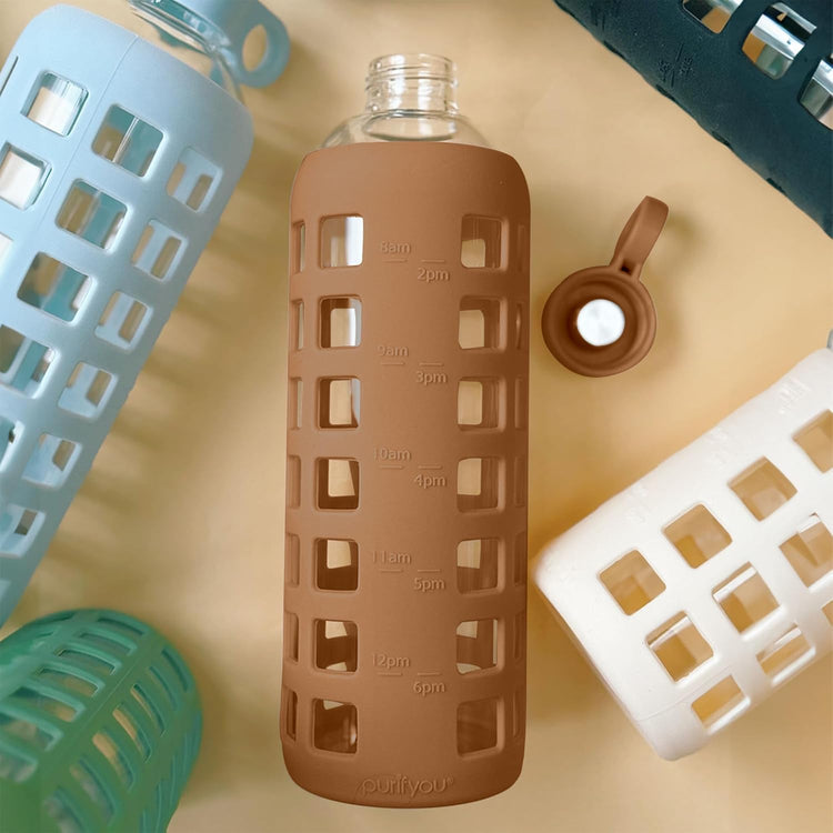 purifyou 40oz / 32oz / 22oz / 12oz Borosilicate Glass Water Bottle with Time & Volume Markers, Silicone Sleeve, Stainless Steel Lid – Reusable Glass Bottle for Water & Juice (40oz Iced Coffee)