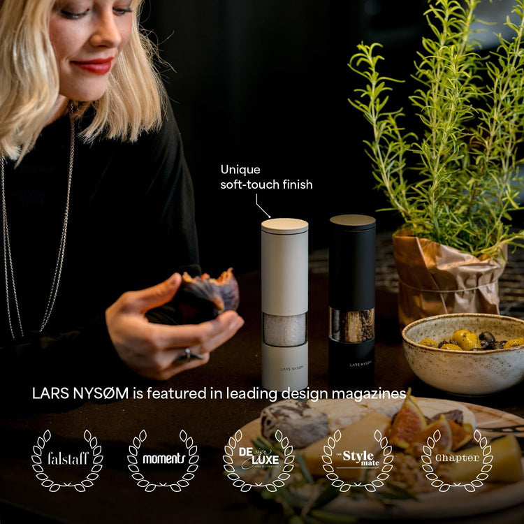 LARS NYSØM Salt and Pepper Grinder Set Manual, Stainless Steel Salt and Pepper Mills with Adjustable Ceramic Grinder I Design Spice Shakers (Black/White)