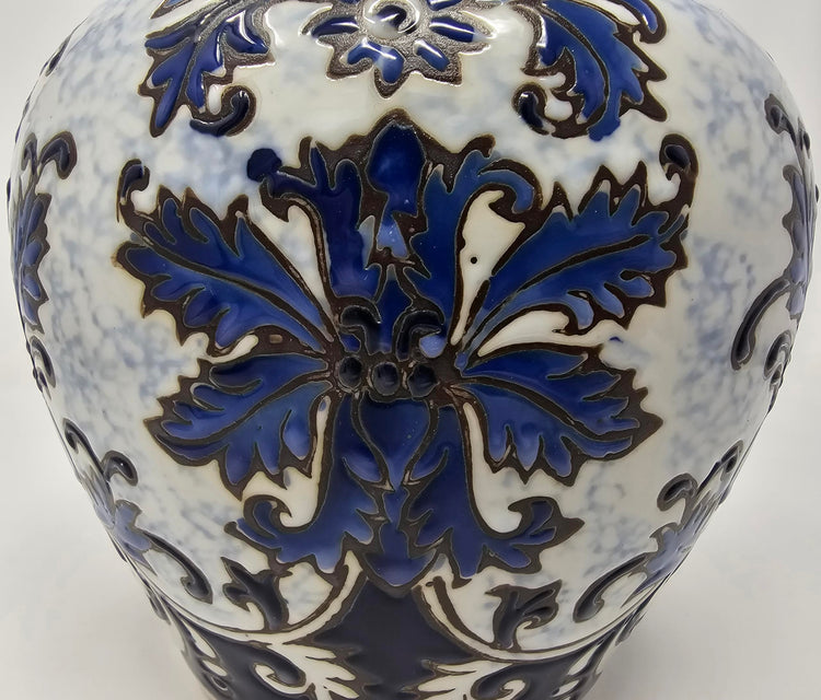 Blue and White Porcelain Tea Canister with Ginger Leaf Lid