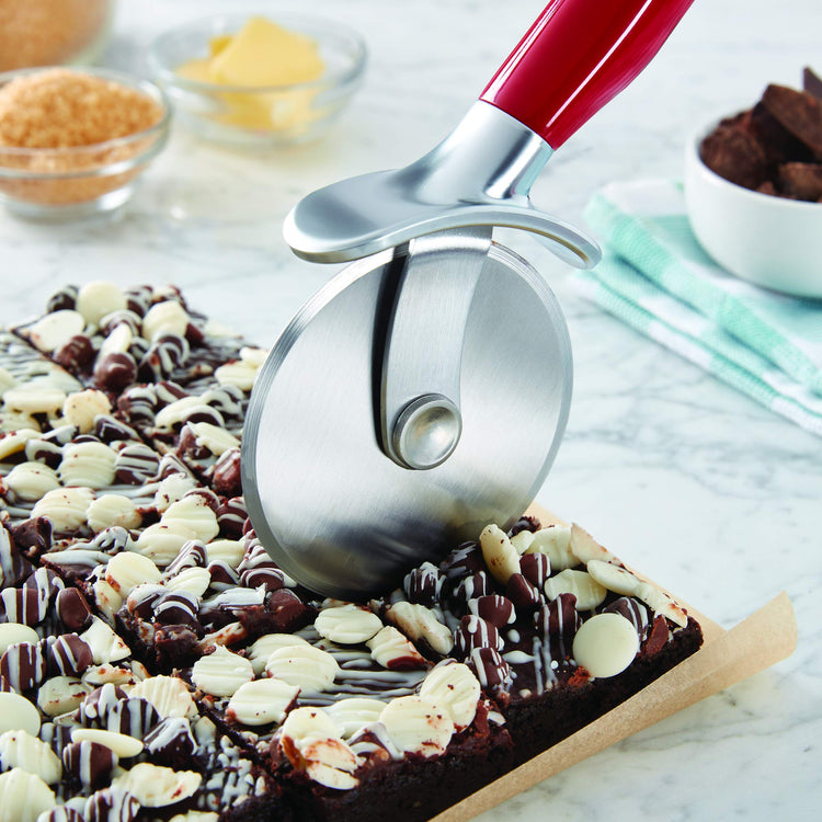 Classic Pizza Wheel with Sharp Blade For Cutting Through Crusts