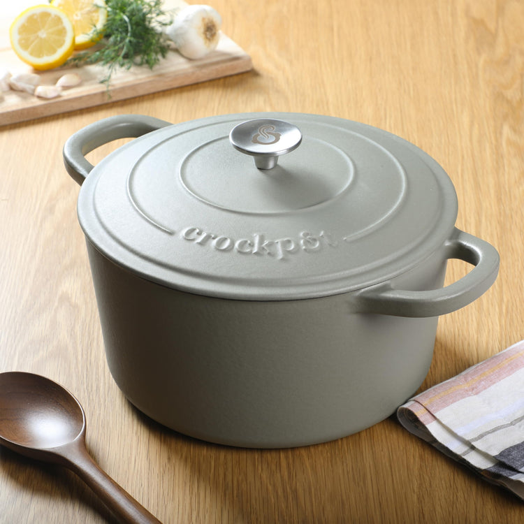 Artisan 5 Quart Round Cast Iron Dutch Oven with Lid