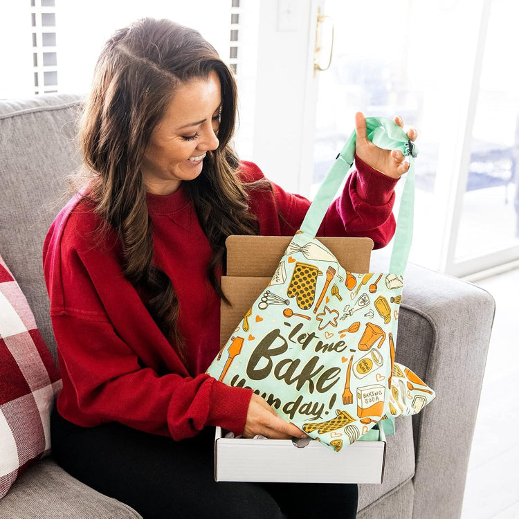 Lavley Christmas Baking Aprons - Funny kitchen gift for men, women and kids - 100% cotton adjustable apron for holiday bakers