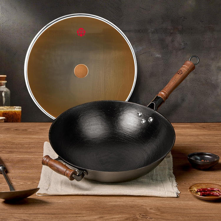 WANGYUANJI 14.17-Inch Cast Iron Chinese Wok with Round Bottom & Glass Lid - Traditional Chinese Wok for Gas Stove and Open Flame Cooking