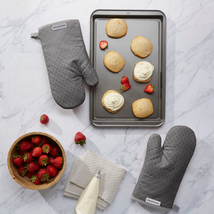 Asteroid Oven Mitt Set (2 Count)