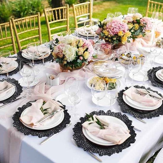 Tanlade 100 Pcs Reef Charger Plates Bulk 13 Inch Plastic Wedding Chargers Floral Decorative Plates with Metallic Ruffled Rim for Wedding Party, Holiday Event Supplies(Black)