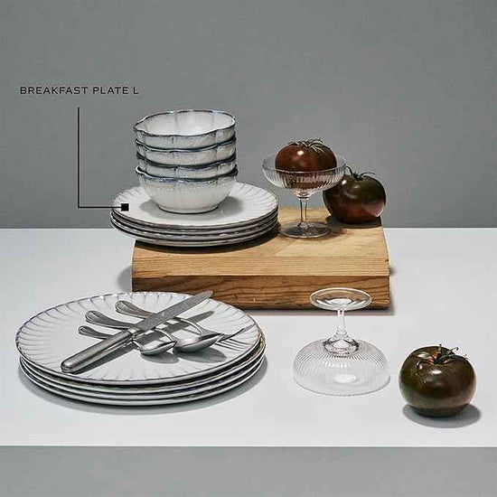 Serax Breakfast Plate | Inku Tableware van Sergio Herman | 4 Dessert Plates | Stoneware Dinnerware Set in white | luxury Dishware for Dinner at Home, Party, Cake, Christmas | Kitchen Sets