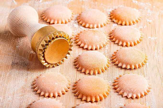 La Gondola Set of 3 Pasta Tools - Square Festooned 1.77x 1.77 in & Round Festooned 1.97in Ravioli Stamps & Pasta Cutter Festooned Wheel | Brass & Natural Wood | Easy to Use | Made in Italy