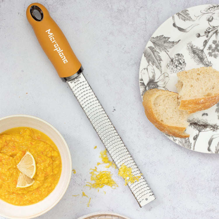 Microplane Premium Zester Grater in Mustard | Lemon Zester tool, Hard Cheese & Vegetable Grater | For Citrus, Parmesan Cheese, Garlic, Ginger, Nutmeg | Fine Stainless Steel Blade, Made in USA