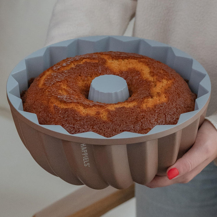 Classic 10 Cup Fluted Cake Pan Nonstick