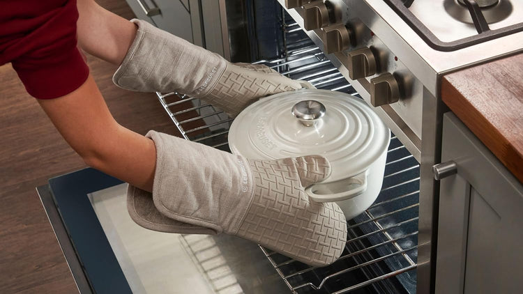 Le Creuset Textile Oven Mitt,15", Sable