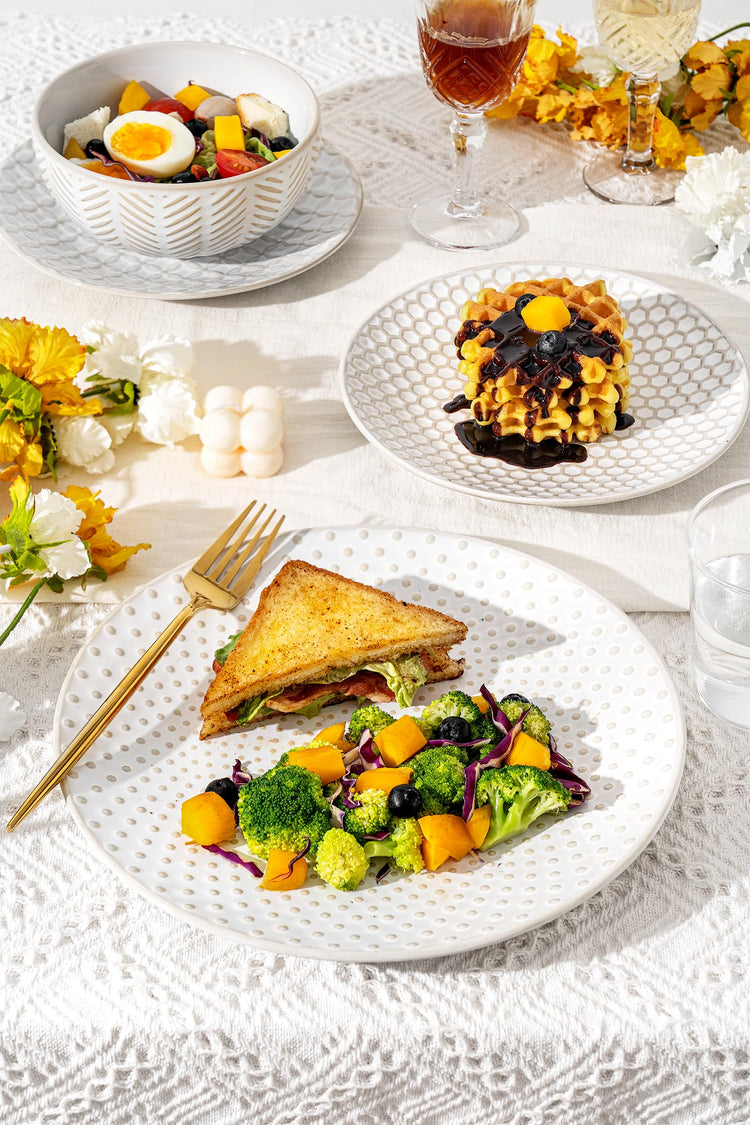 16 Piece Ceramic Dinnerware Set with Mugs (16 Count)